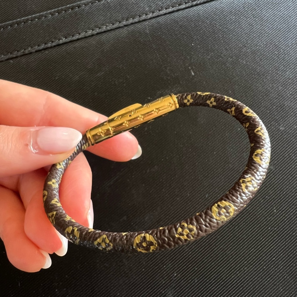 Beautiful monogram pattern bracelet - Picture 4 of 4